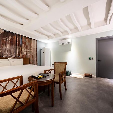 Hotel New Evergreen Мокпо Экстерьер фото