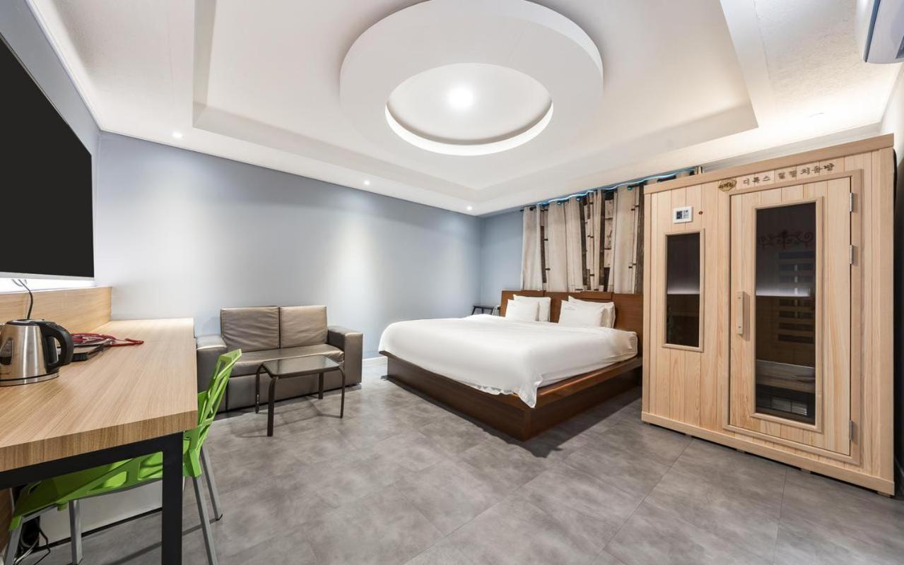 Hotel New Evergreen Мокпо Экстерьер фото