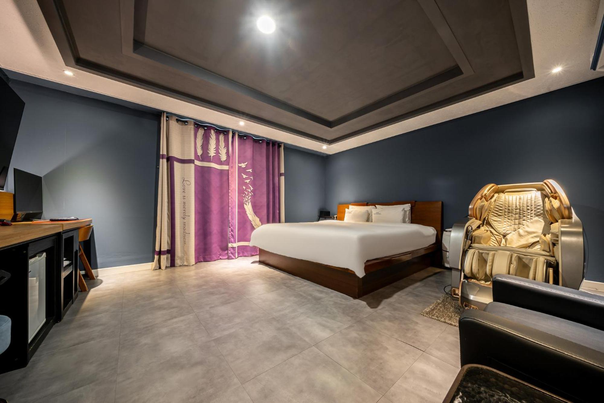 Hotel New Evergreen Мокпо Экстерьер фото