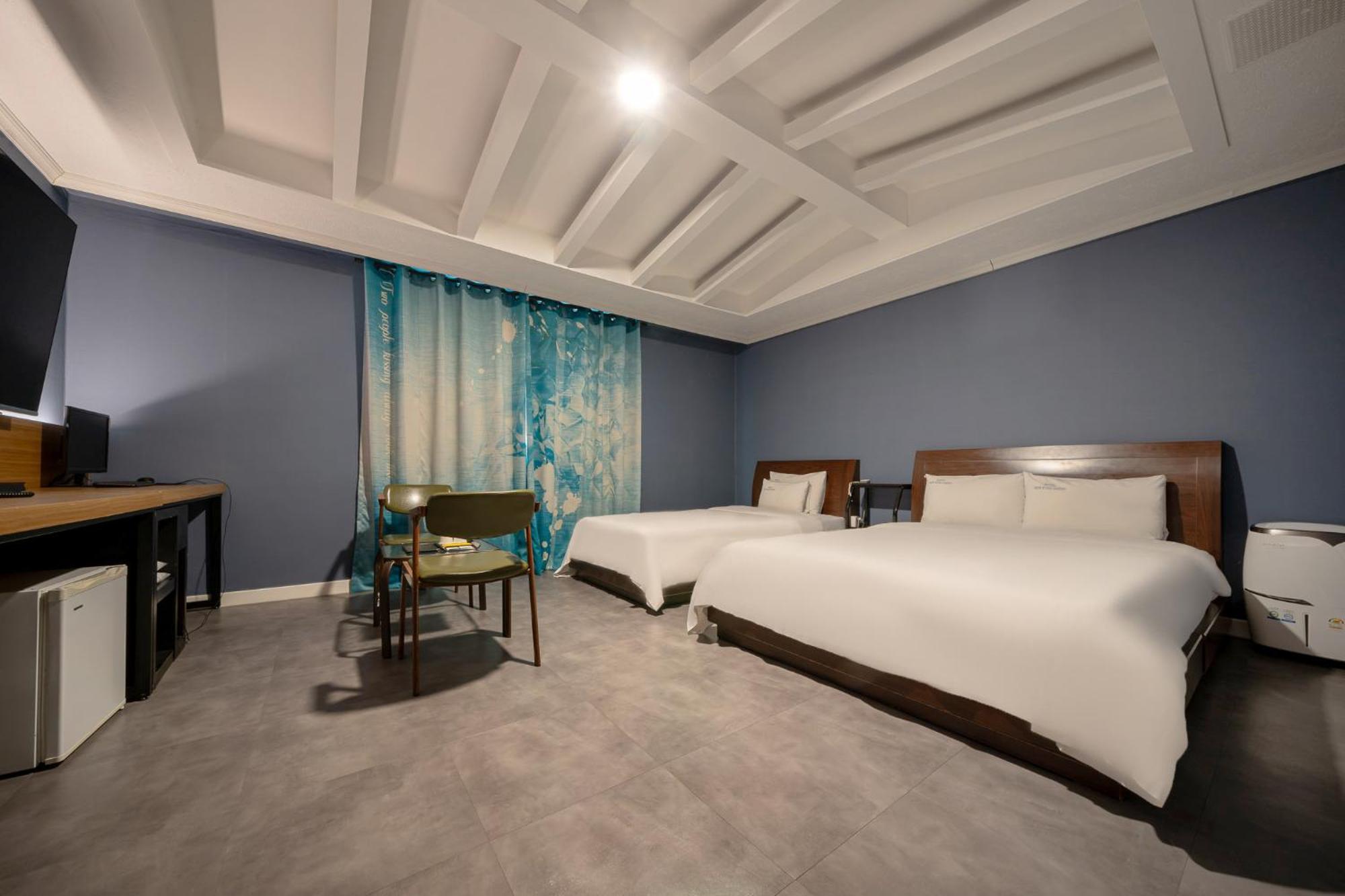 Hotel New Evergreen Мокпо Экстерьер фото