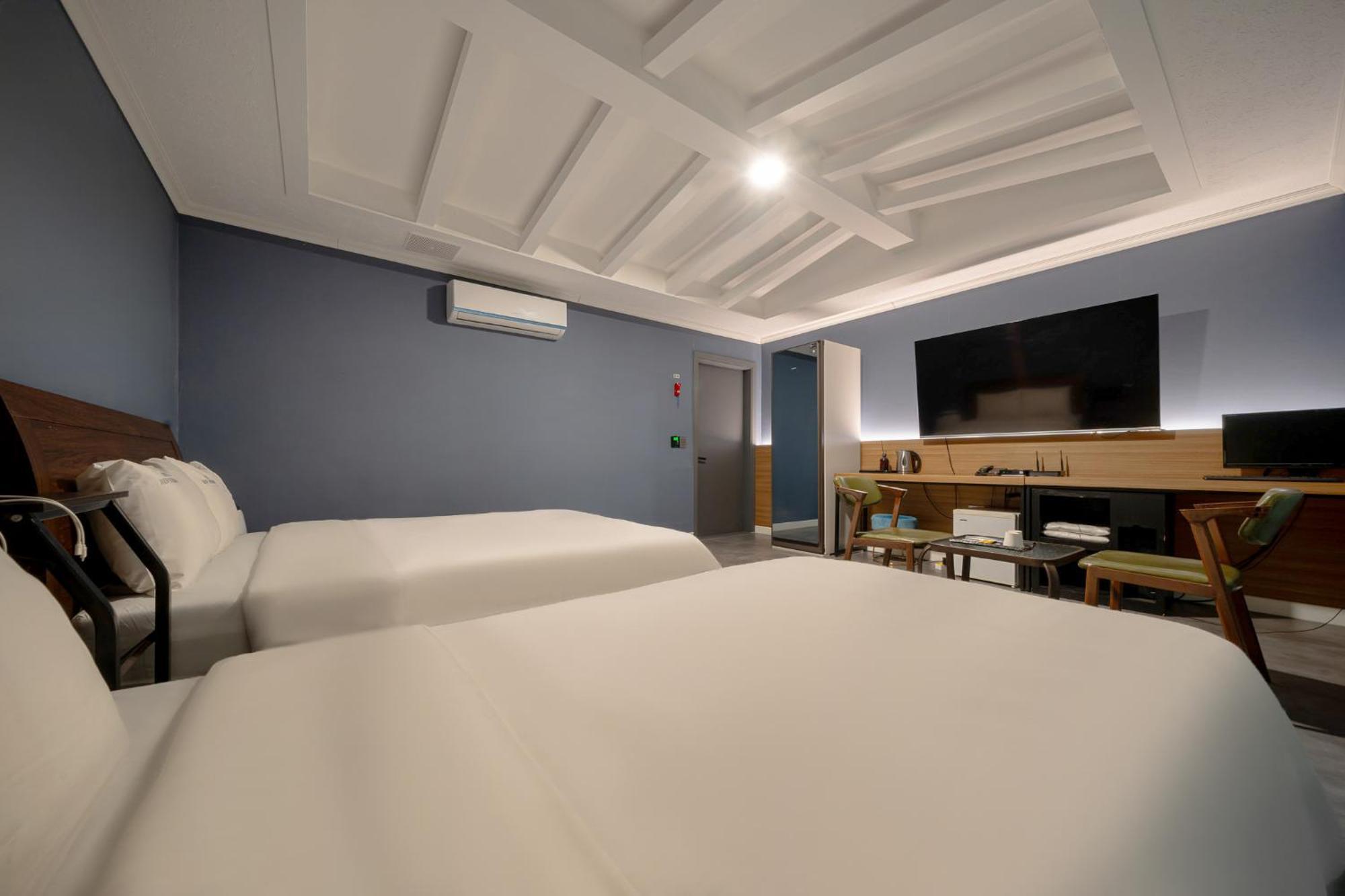 Hotel New Evergreen Мокпо Экстерьер фото