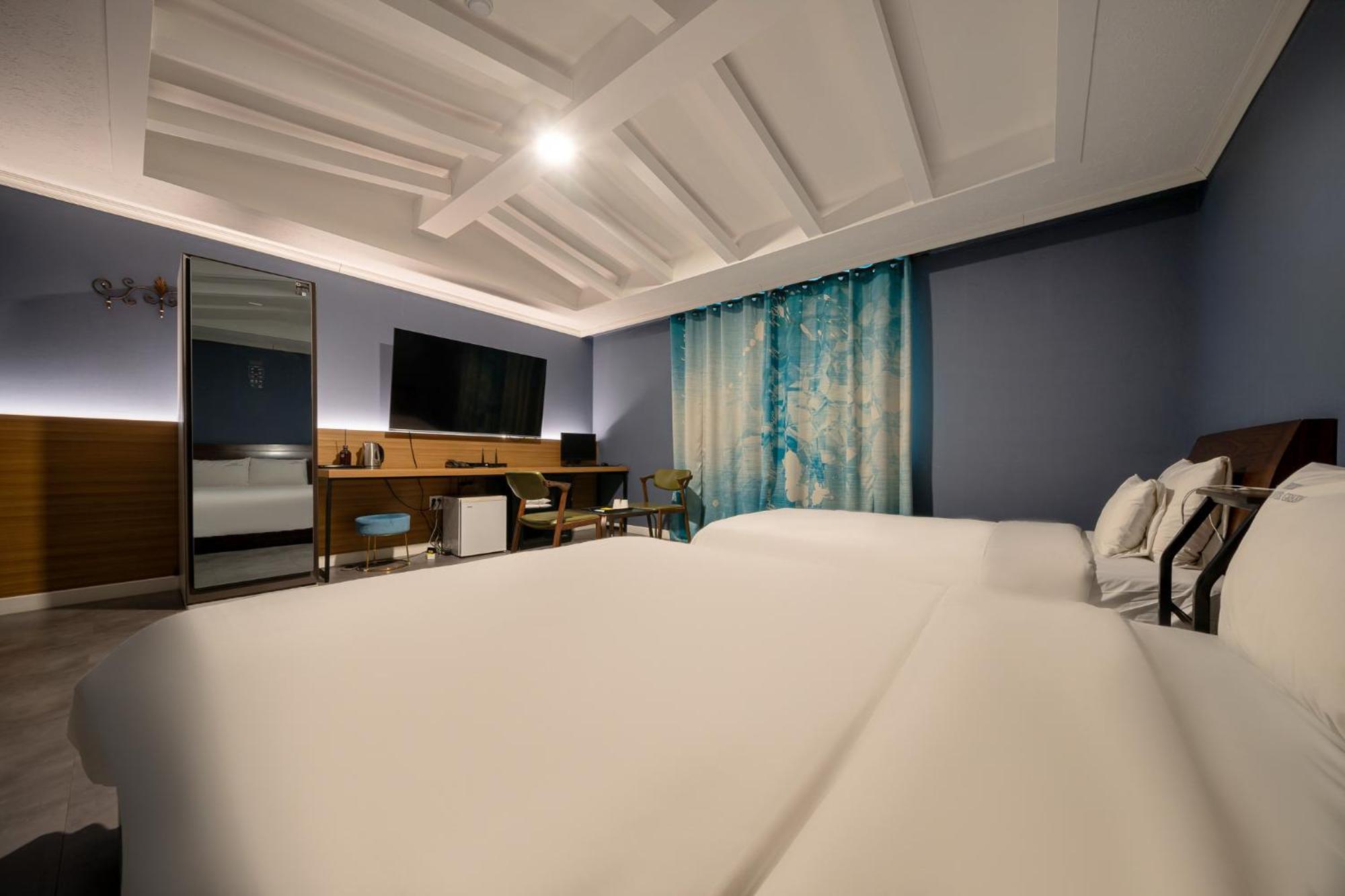 Hotel New Evergreen Мокпо Экстерьер фото