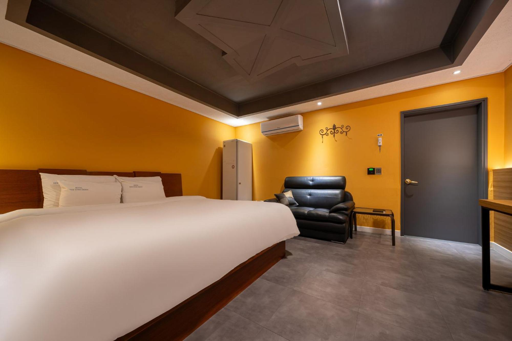 Hotel New Evergreen Мокпо Экстерьер фото