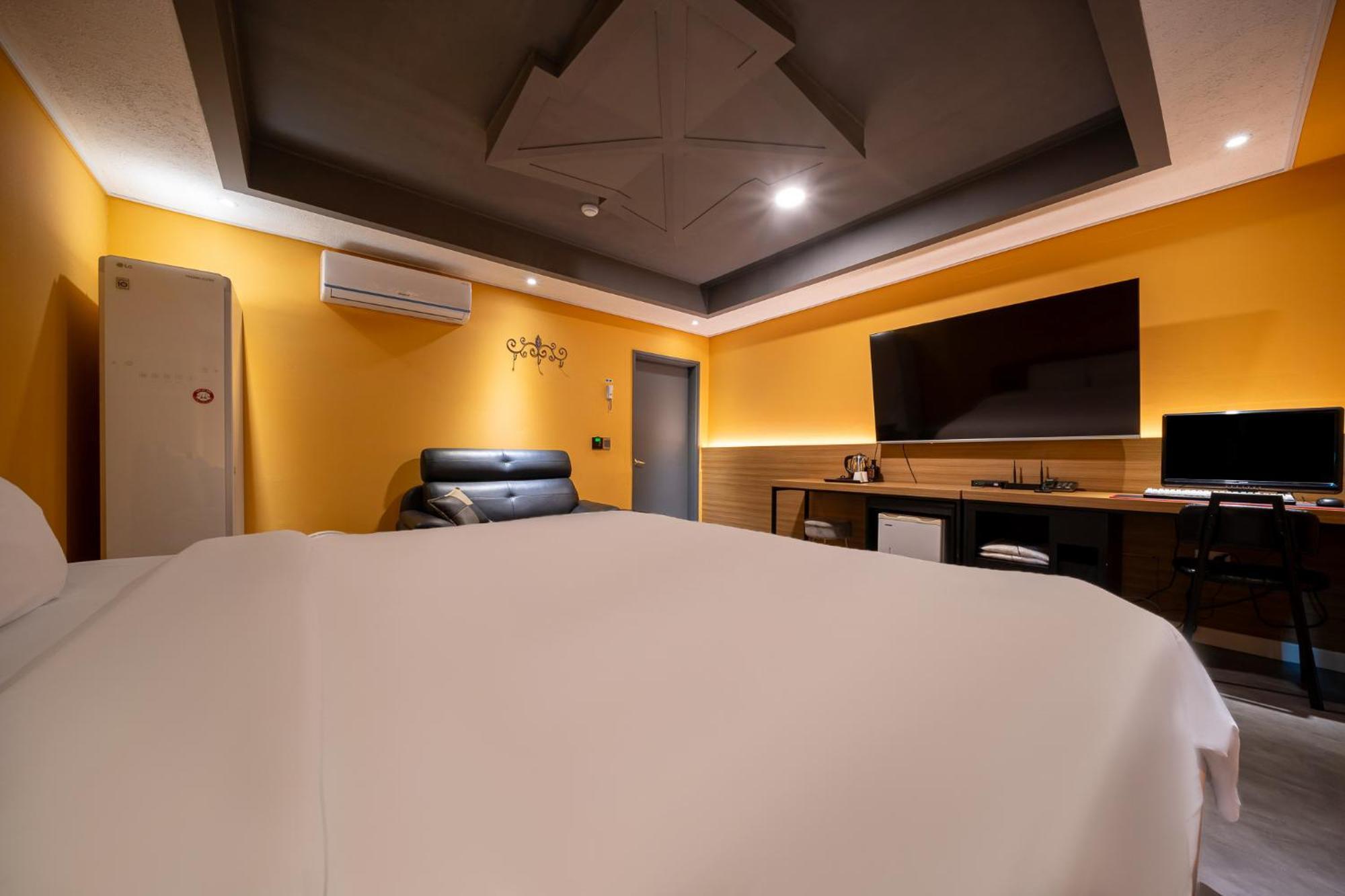 Hotel New Evergreen Мокпо Экстерьер фото