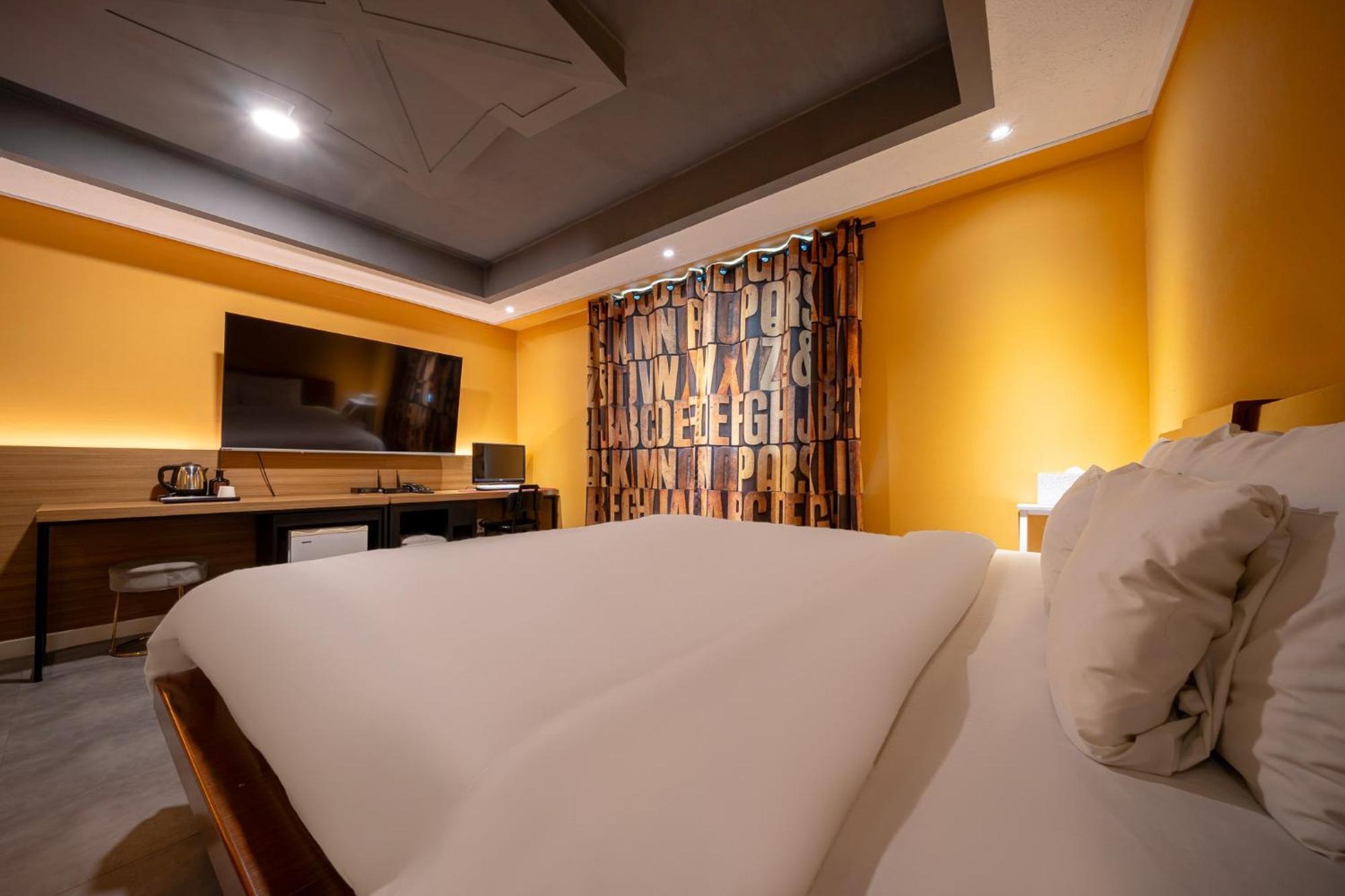 Hotel New Evergreen Мокпо Экстерьер фото
