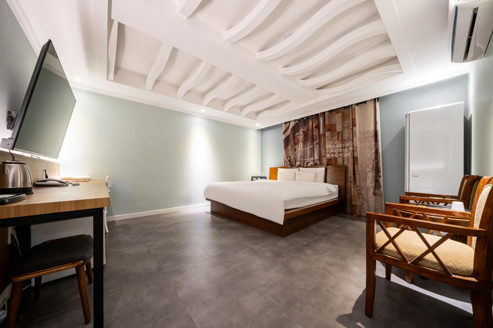Hotel New Evergreen Мокпо Экстерьер фото