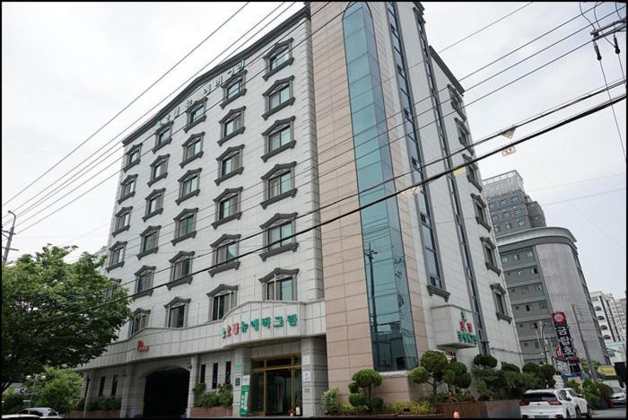 Hotel New Evergreen Мокпо Экстерьер фото