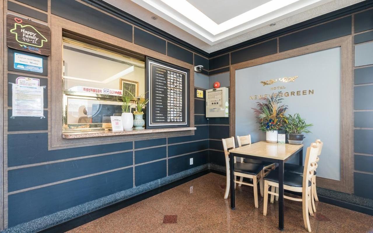 Hotel New Evergreen Мокпо Экстерьер фото