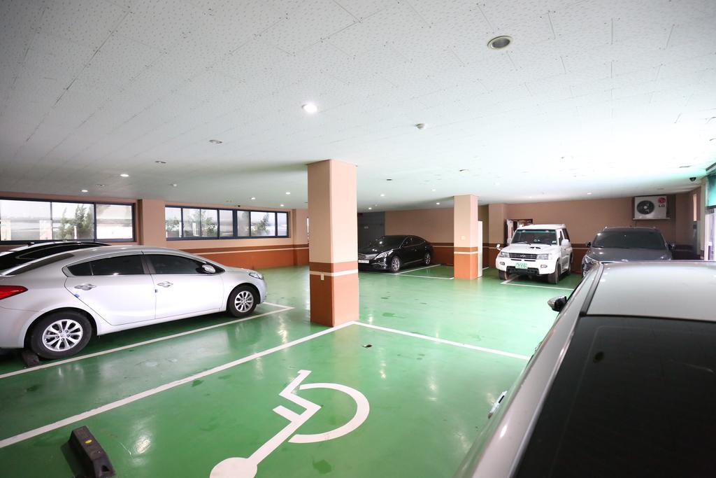 Hotel New Evergreen Мокпо Экстерьер фото