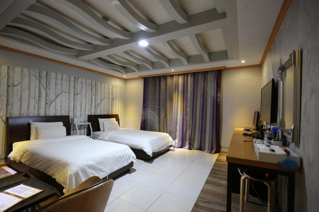 Hotel New Evergreen Мокпо Экстерьер фото