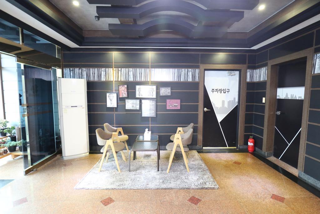 Hotel New Evergreen Мокпо Экстерьер фото