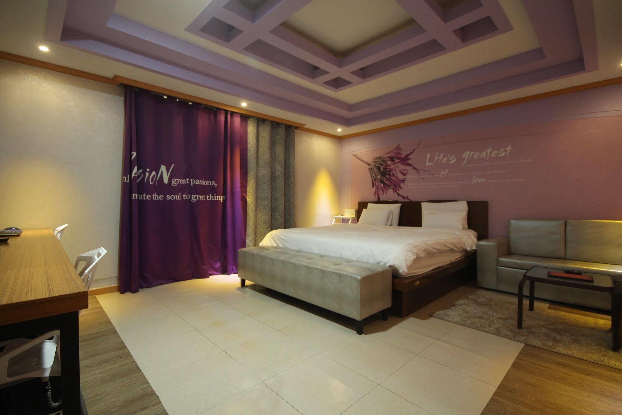 Hotel New Evergreen Мокпо Экстерьер фото