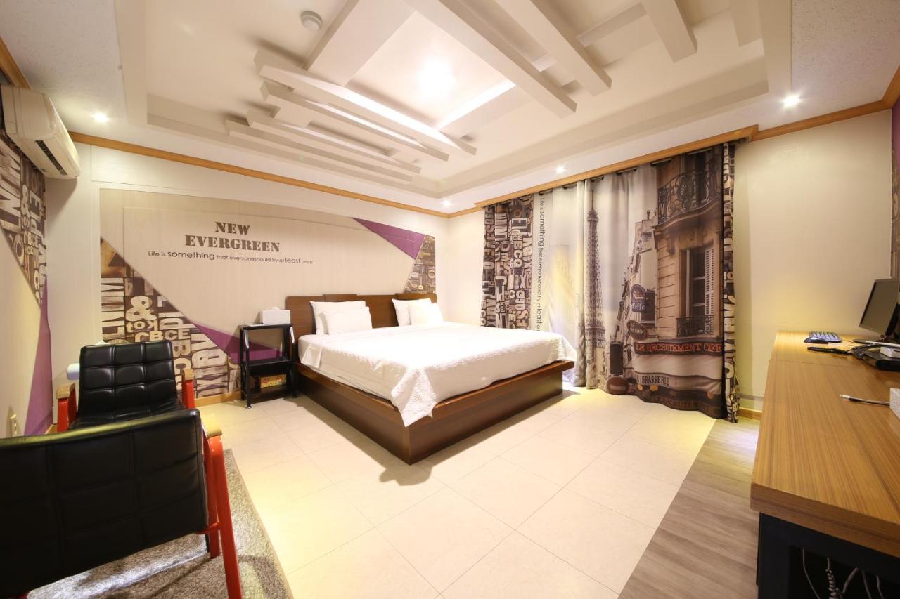 Hotel New Evergreen Мокпо Экстерьер фото