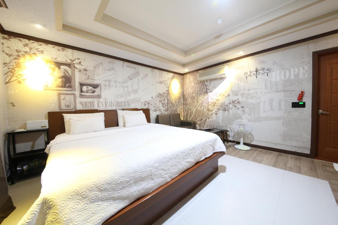 Hotel New Evergreen Мокпо Экстерьер фото