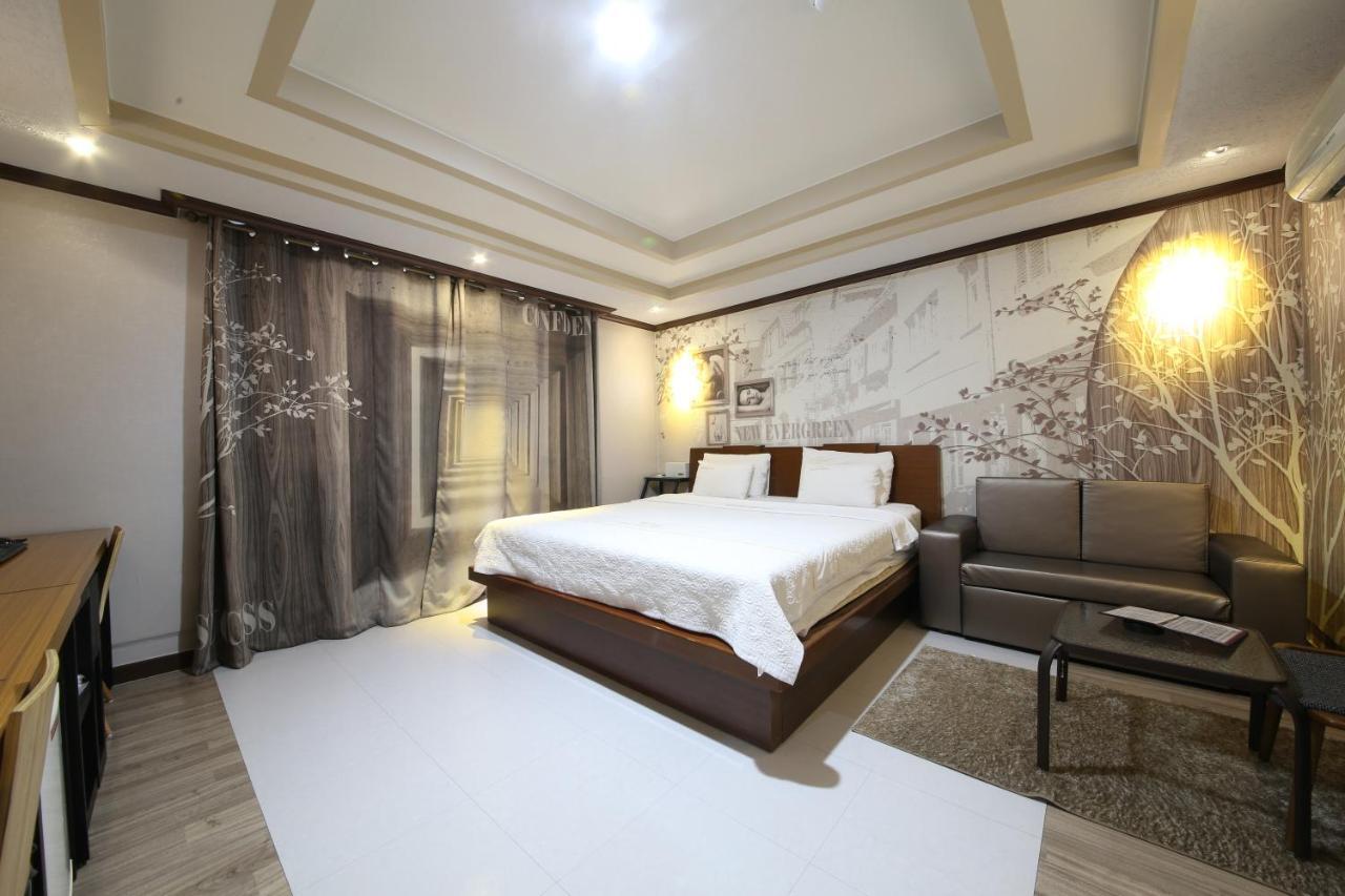 Hotel New Evergreen Мокпо Экстерьер фото